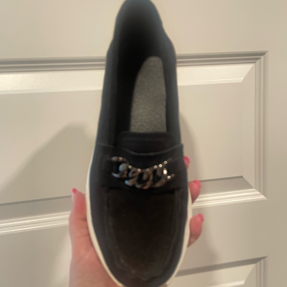 Stylish Black Loafers for Women - Picture 3 of 5